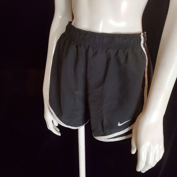 Nike Dri-Fit Black & White Shorts (S) - Picture 2 of 6